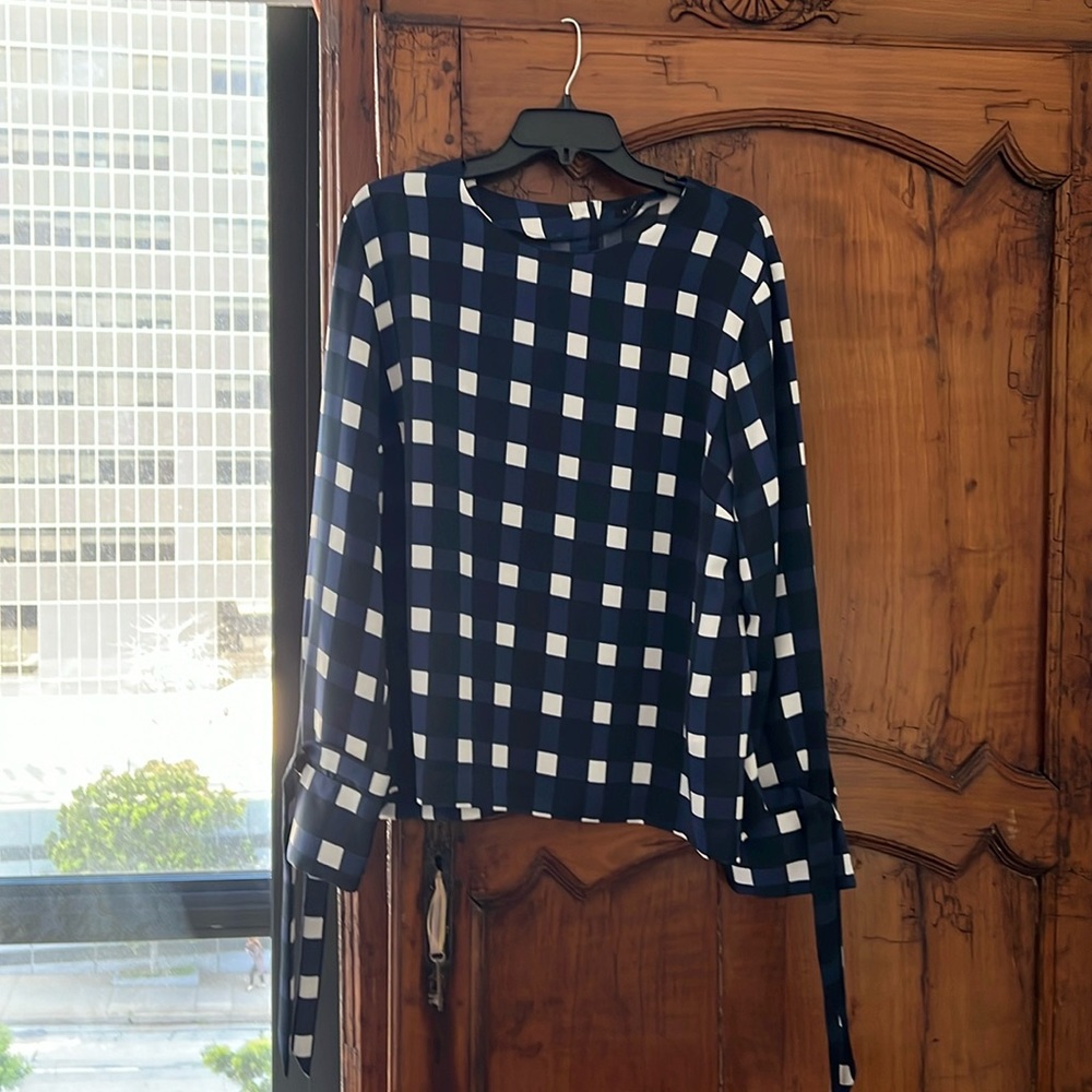 Beautiful silky, looking blouse with ties for bows at cuffs
